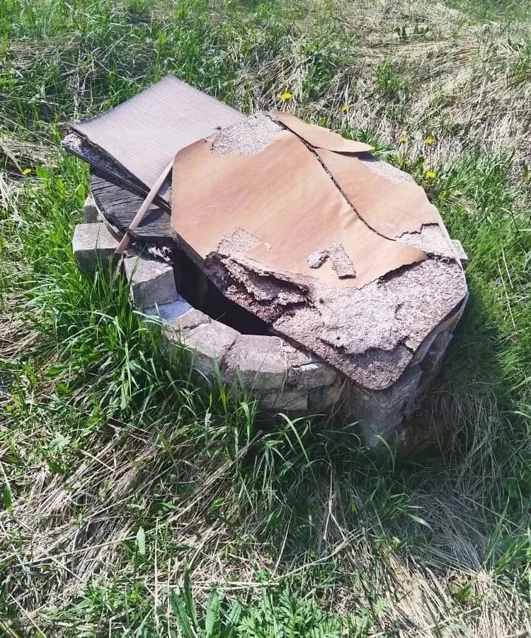 В Карабанове девочка провалилась в колодец, наступив на ветхий настил вместо люка