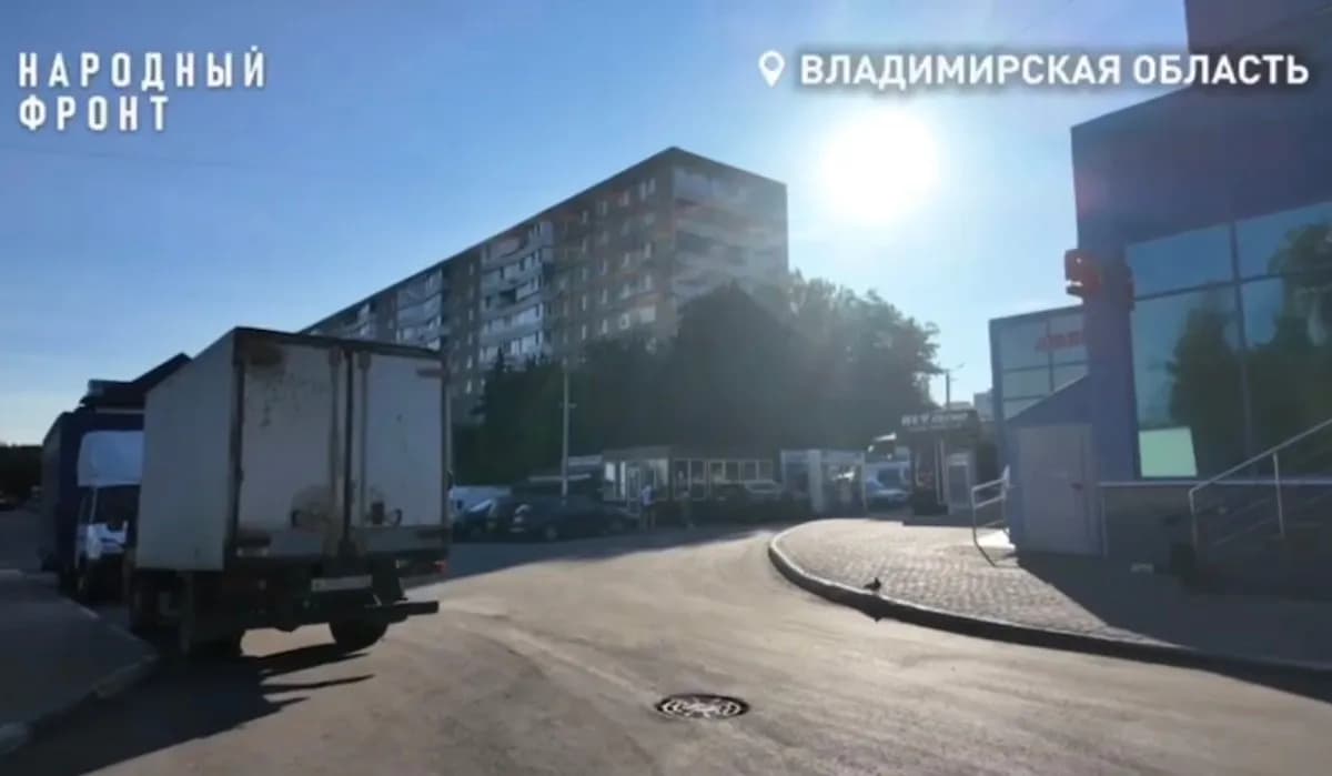 Территорию у больницы в микрорайоне Доброе привели в порядок после жалоб жителей