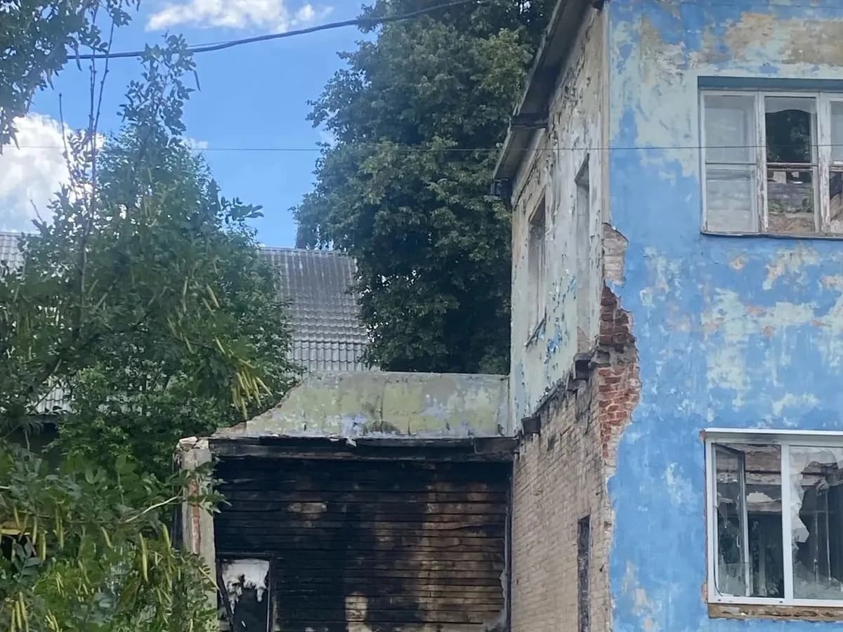 Аварийное здание в центре Кольчугино требуют обезопасить