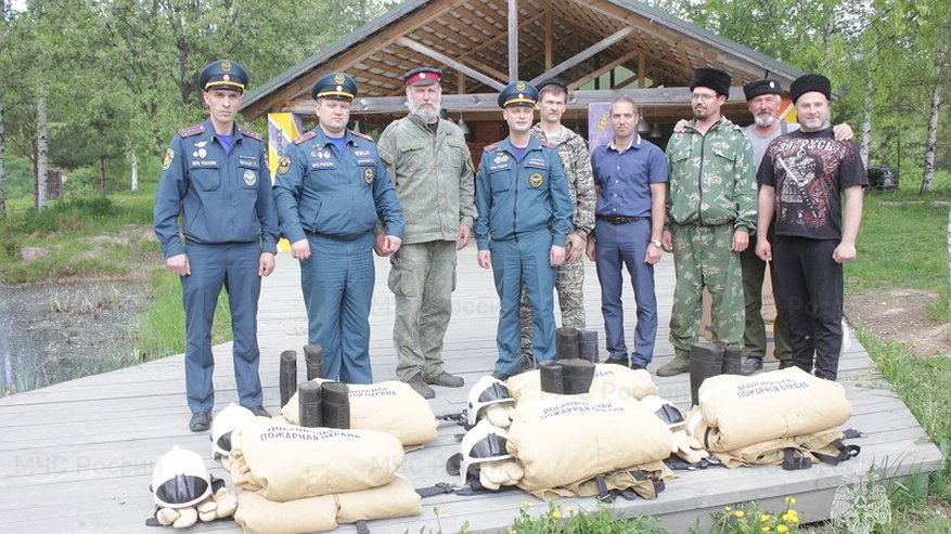 Главная картинка новости: В Судогодском районе казаки-добровольцы самостоятельно ликвидировали крупный пожар