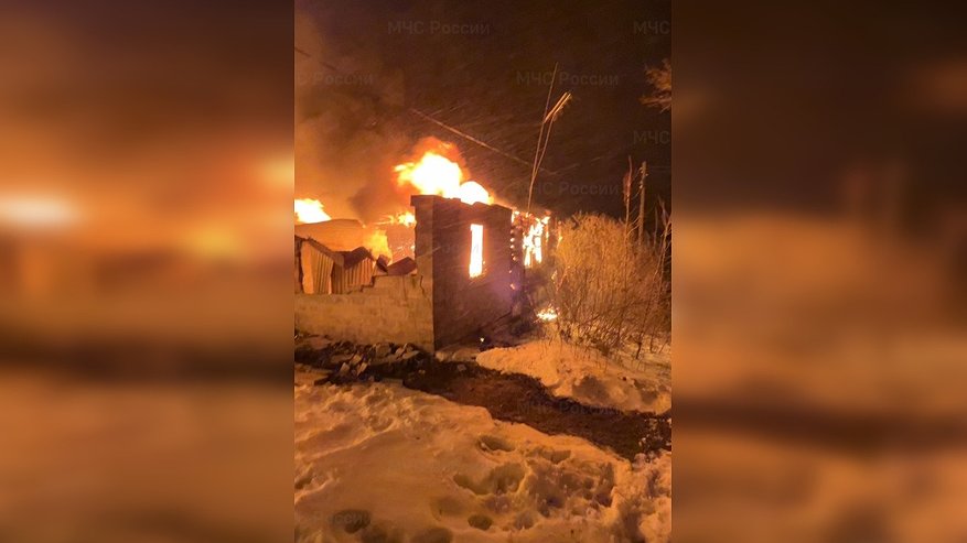 Главная картинка новости: В Судогодском районе крупный пожар в частном доме оставил людей без жилья