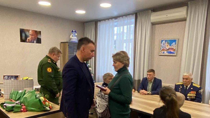 Главная картинка новости: В Петушинском районе ордена Мужества вручили родственникам погибших бойцов СВО