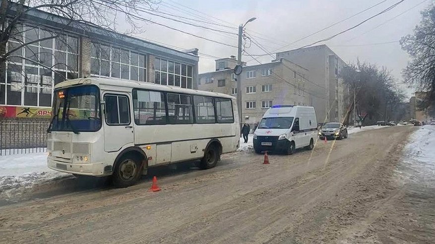 Главная картинка новости: В Коврове рейсовый автобус сбил пенсионерку, переходившую дорогу в неположенном месте