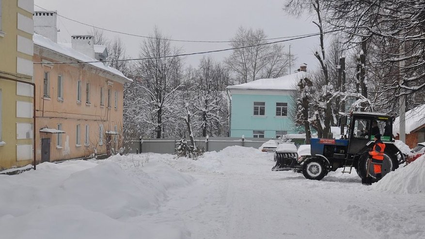 Главная картинка новости: Владимирские власти просят местных жителей убрать свои машины с городских улиц