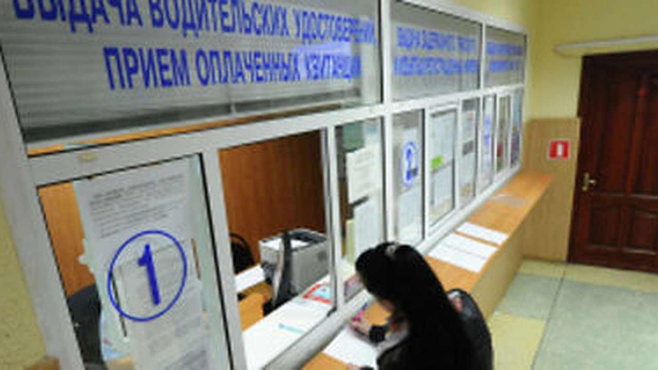 Главная картинка новости: По всей России теперь нельзя зарегистрировать автомобили и получить водительские удостоверения