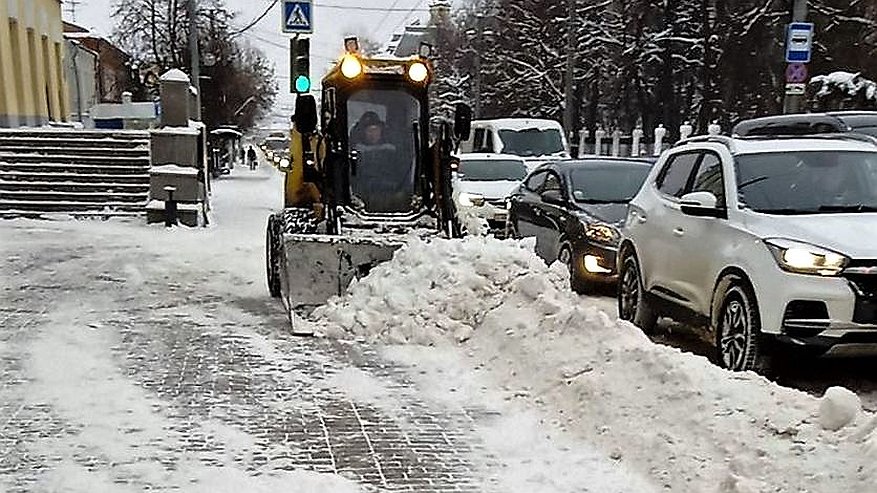 Главная картинка новости: Жителей Владимира просят убрать свои автомобили в центре города