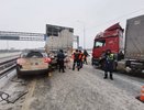 На трассе М-12 под Владимиром легковушку с детьми внутри зажало между фурой и отбойником