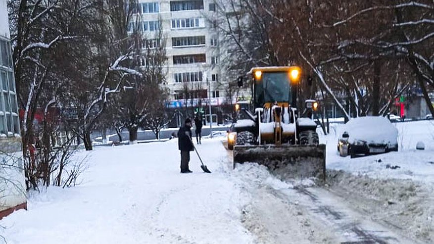 Главная картинка новости: Владимирцев просят убрать свои автомобили с 15 улиц на всю ночь