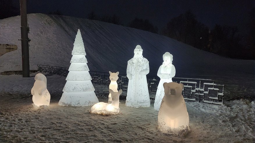 Главная картинка новости: На Козловом валу во Владимире появились "ледяные" скульптуры