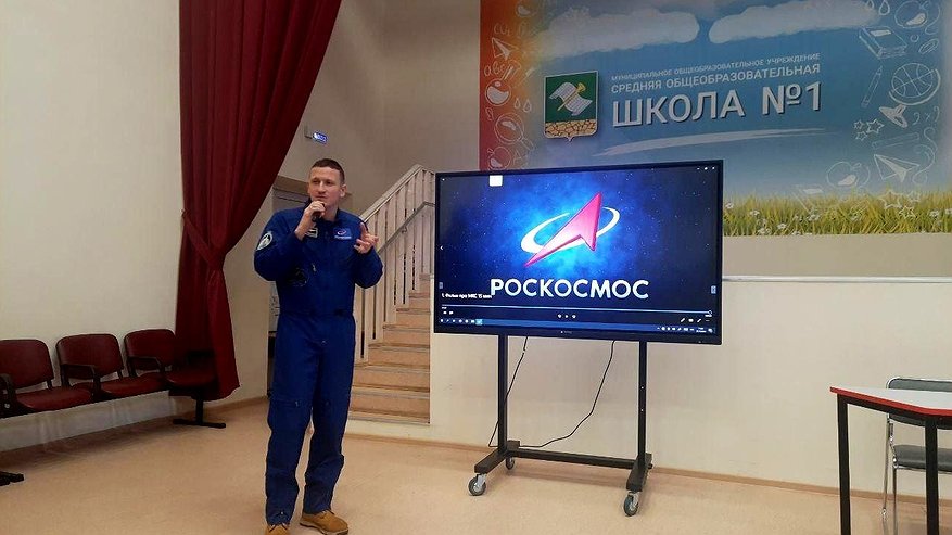 Главная картинка новости: Предновогоднее чудо: школьникам Камешовского района удалось пообщаться с Героем России Сергеем Кудь-Сверчковым