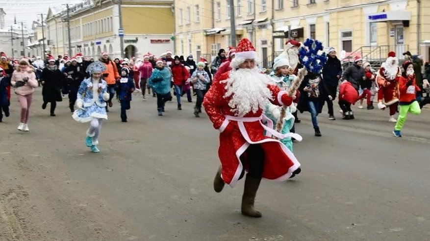 Главная картинка новости: 13 января во Владимире пройдет традиционный карнавальный забег Дедов Морозов и Снегурочек