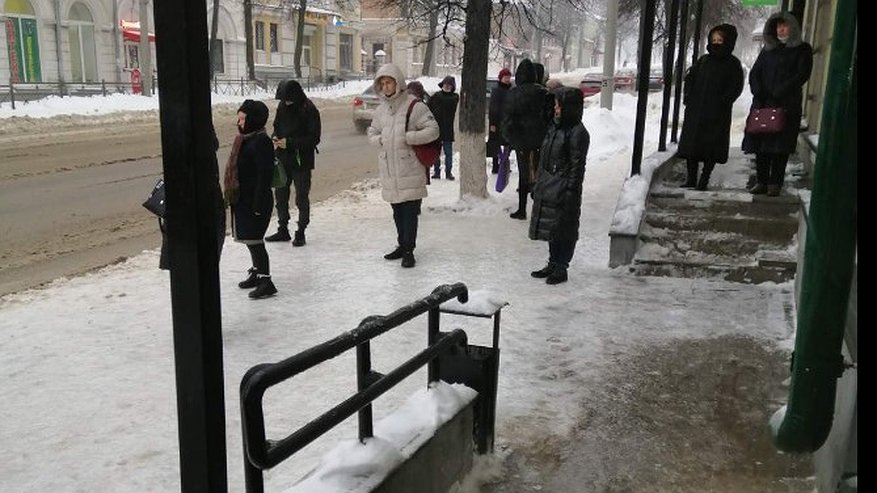 Главная картинка новости: Во Владимирской области синоптики предупредили о "желтом уровне опасности" из-за гололедицы на дорогах