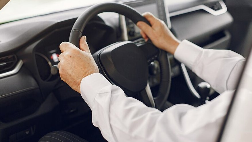 Главная картинка новости: Автопродление водительских прав в России решили не продолжать