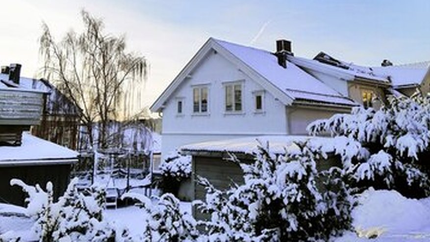 Главная картинка новости: Россиян предупредили о серьезных штрафах за снег на даче