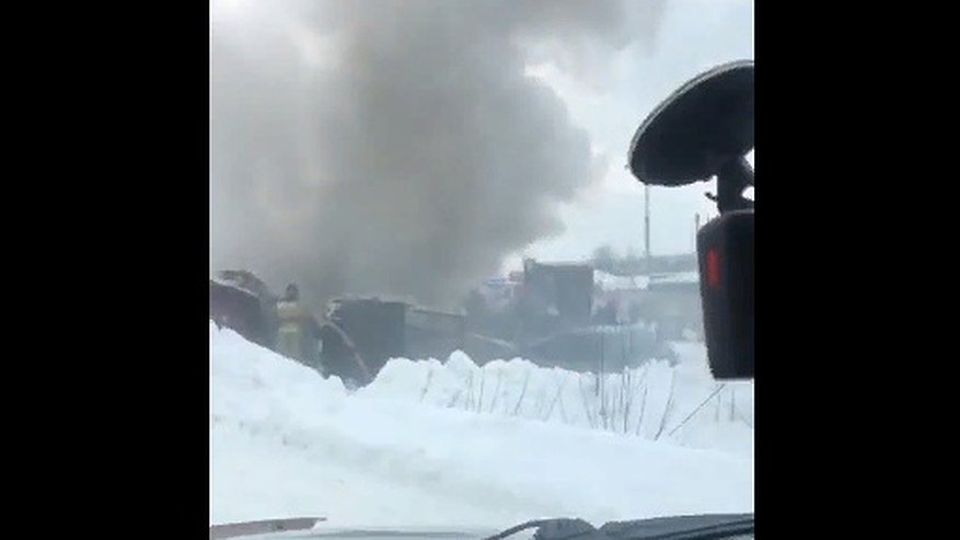 Главная картинка новости: В Муроме за ТЦ "Зефир в мармеладе" взорвался гараж с автомобилем