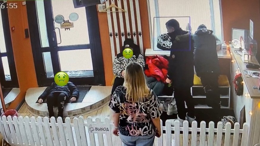 Главная картинка новости: "Вели себя хуже зверей": в Муроме подростки валялись на полу, курили и ругались матом в зоокафе