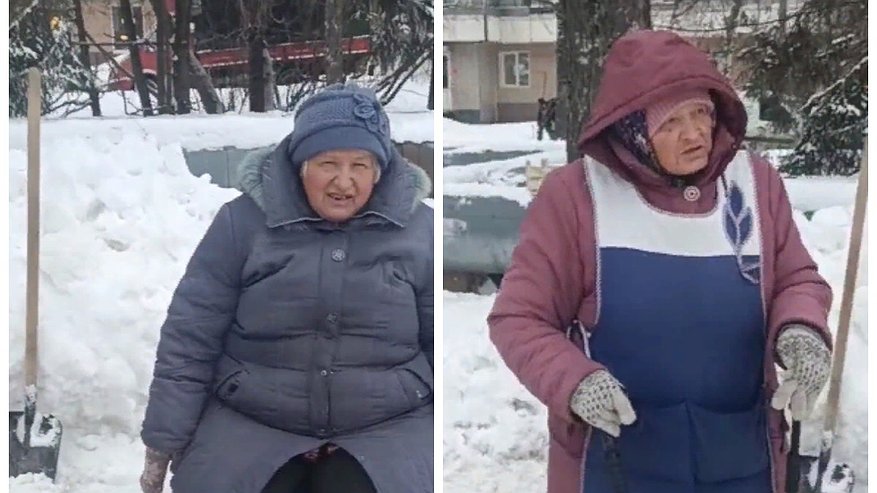 Главная картинка новости: Во Владимире две старушки своими руками чистят тротуар на Красноармейской