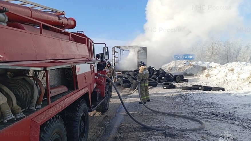 Главная картинка новости: На трассе М-7 в Гороховецком районе загорелся грузовик с шинами