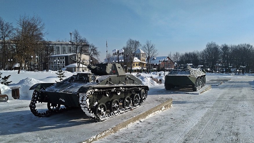 В сквере "Патриот" во Владимире появились новые военные экспонаты