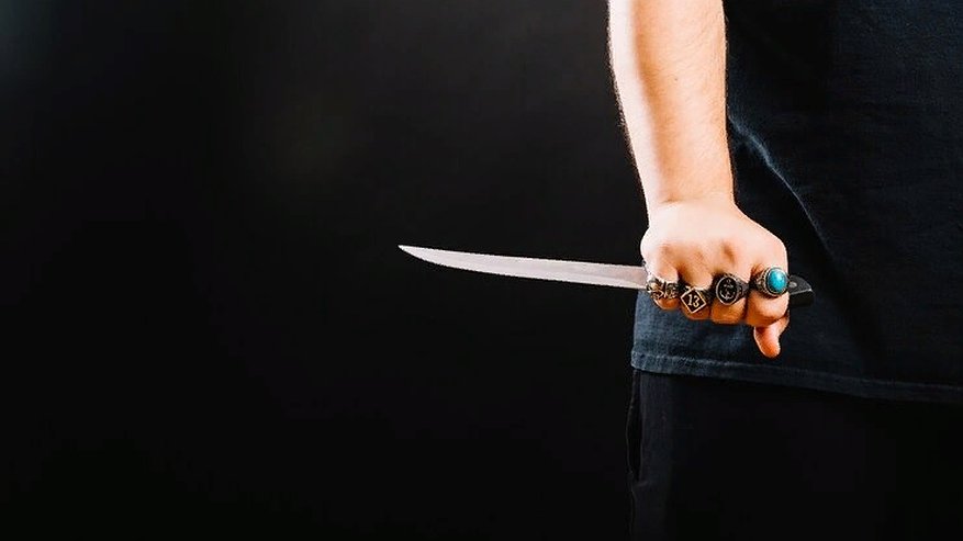 Главная картинка новости: В Гусь-Хрустальном районе женщина во время ссоры ударила сожителя ножом в сердце