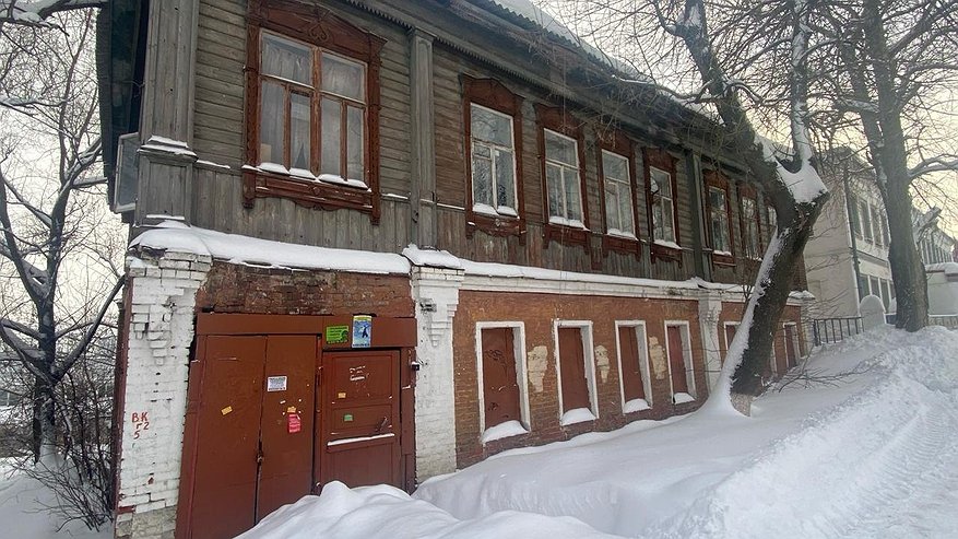 Главная картинка новости: Только после вмешательства прокуратуры владимирская семья смогла съехать из аварийного дома