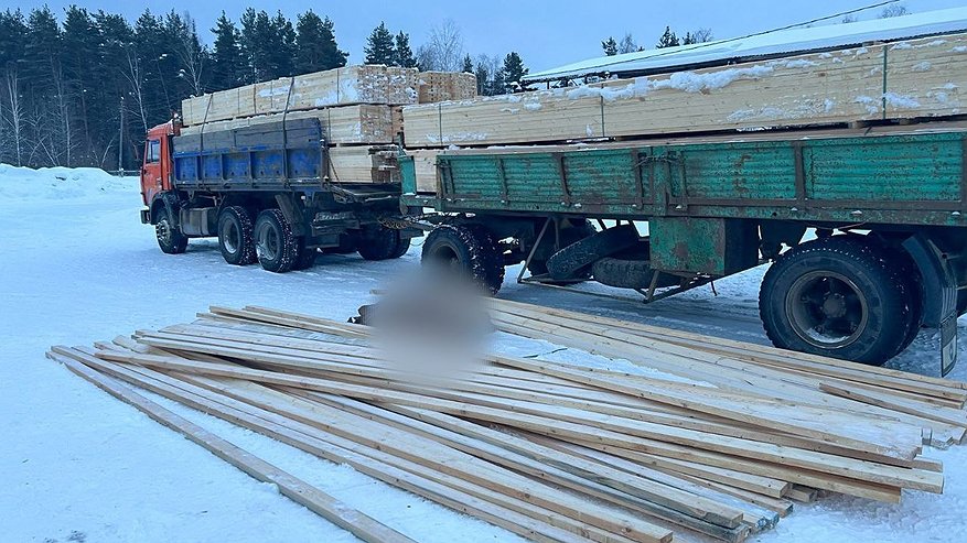 Главная картинка новости: В Петушинском районе рабочего насмерть завалило досками