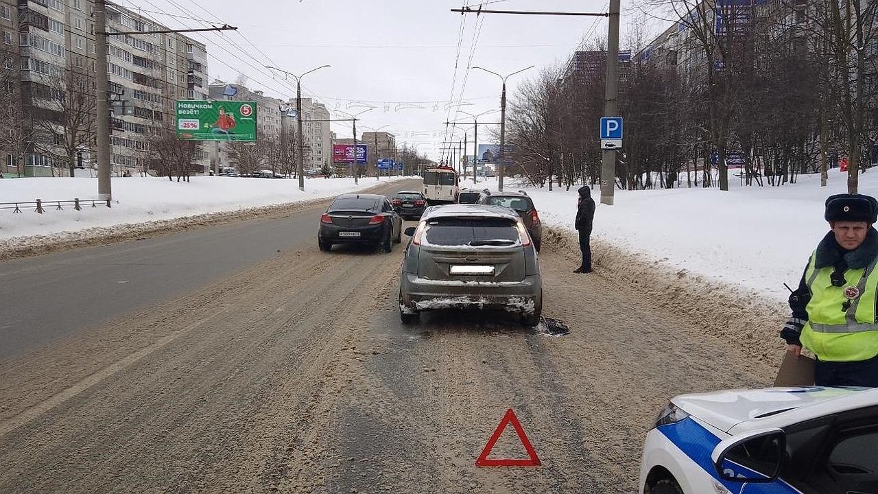 Главная картинка новости: Во Владимире 24-летний водитель наехал на пенсионерку, переходившую дорогу по пешеходному переходу