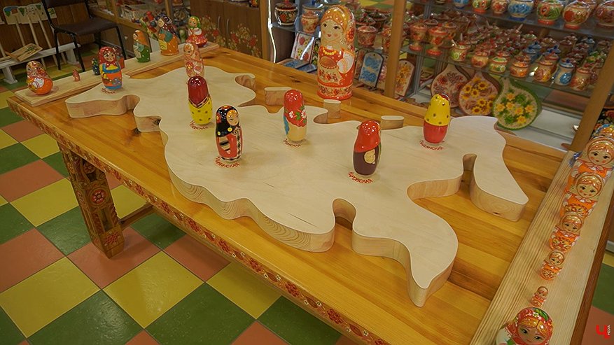 Главная картинка новости: Мастера из Суздаля научили матрёшек летать