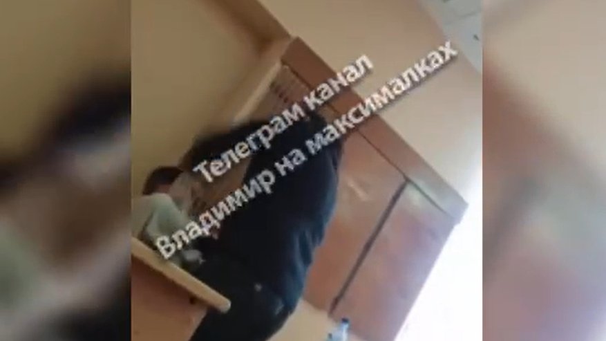 Главная картинка новости: Во Владимире уволят учителя английского языка, избившего семиклассника