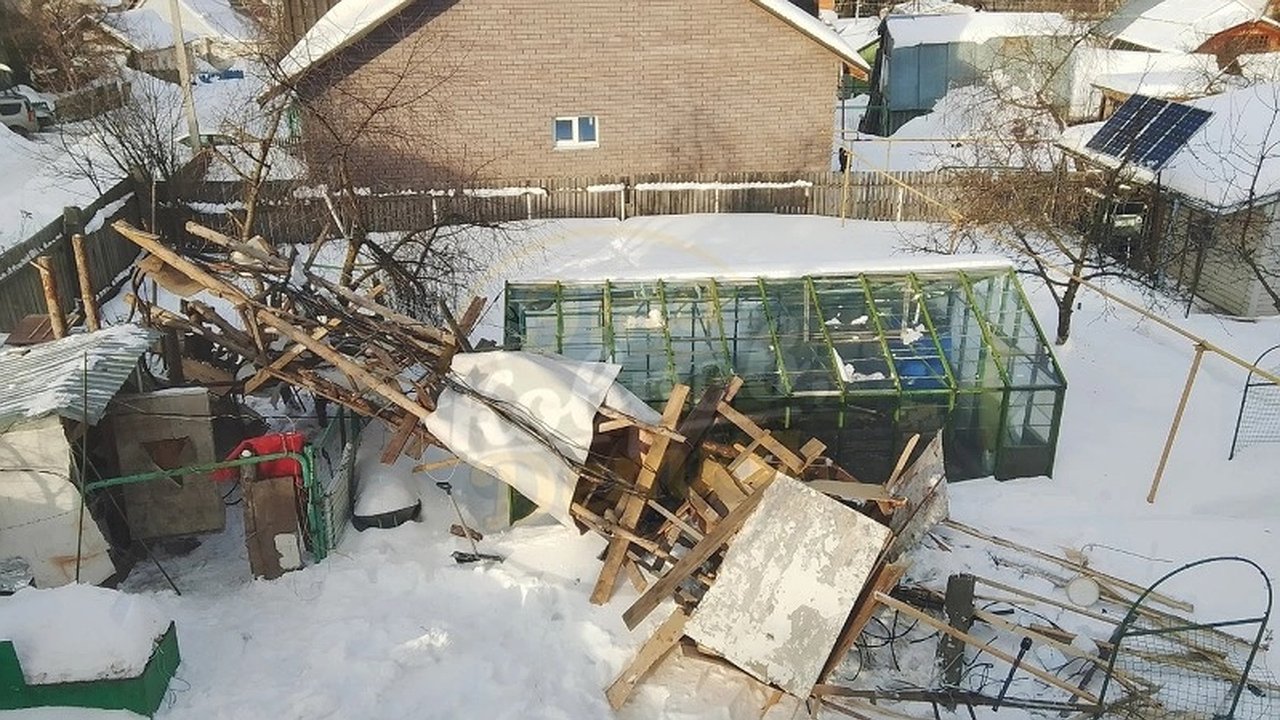 Главная картинка новости: В Коврове из-за сильного ветра рухнула телевышка