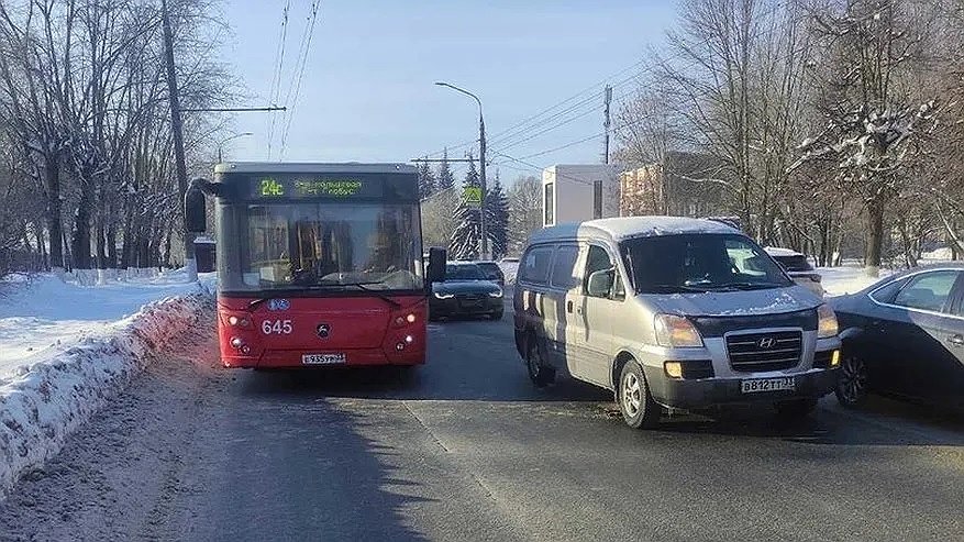 Главная картинка новости: Во Владимире 13 человек пострадали в ДТП с автобусами