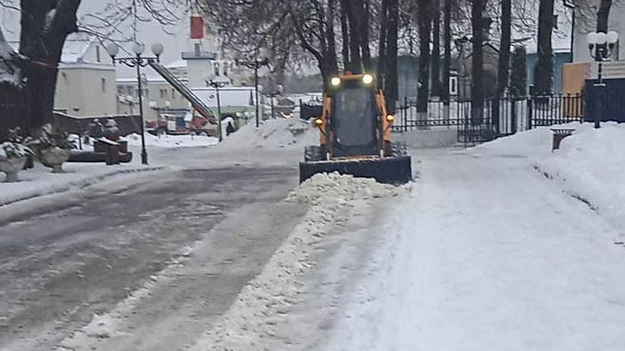 Главная картинка новости: Прокуратура наказала коммунальщиков и администрацию за плохую уборку снега во Владимире