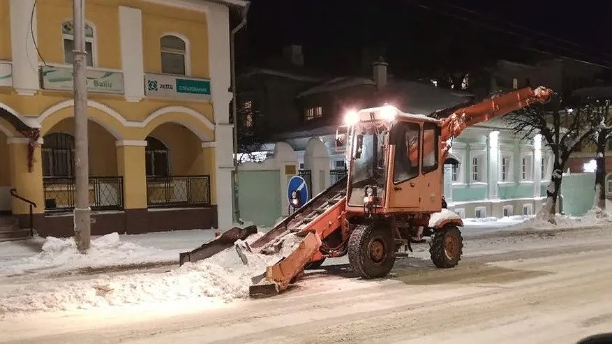 Главная картинка новости: Назван список улиц, с которых будут убирать снег 7 и 8 марта