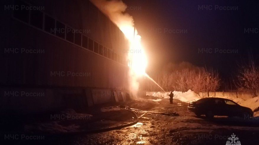 Главная картинка новости: Во Владимире 30 пожарных тушили горящий гаражный бокс