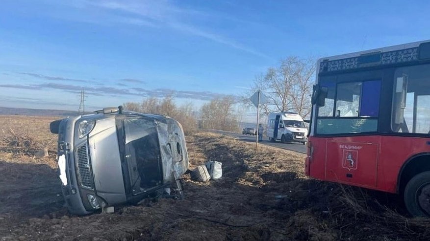 Главная картинка новости: Во Владимирской области в ДТП с рейсовым автобусом пострадали три человека