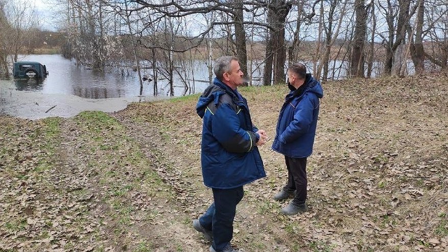 Главная картинка новости: Во Владимирской области на затопленных дорогах утонул УАЗик