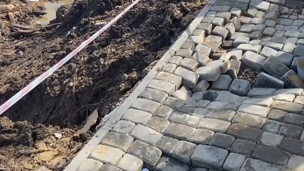 Главная картинка новости: Во Владимирской области развалилась набережная за 97 миллионов рублей, которую сдали несколько месяцев назад