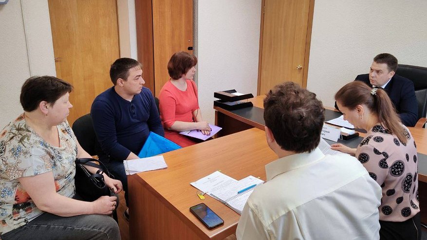 Главная картинка новости: Дмитрий Наумов рассказал, как будут решать проблему с невыплаченными зарплатами бывших работников "ОКТО"