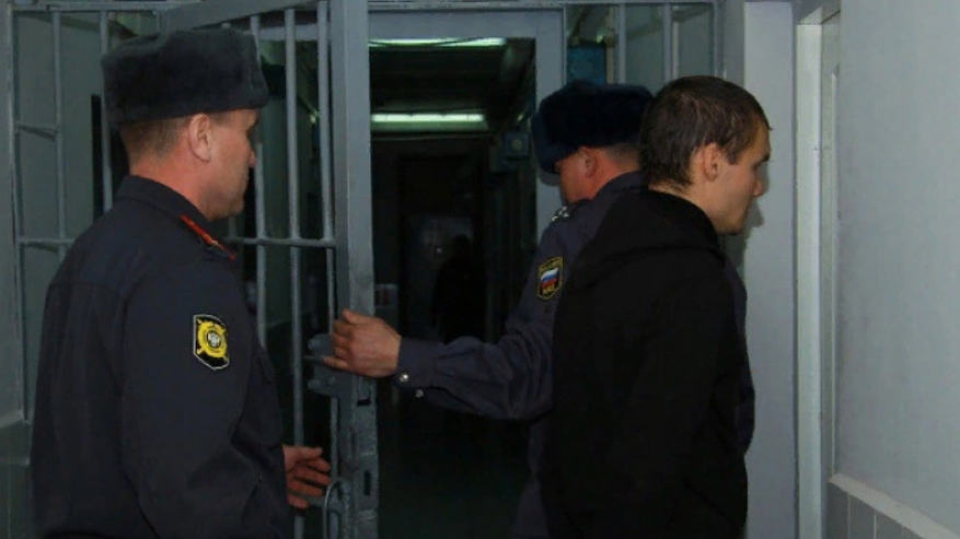 Главная картинка новости: Мужчину, живущего по понятиям "братвы" из 90-х отправили в тюрьму за рекет