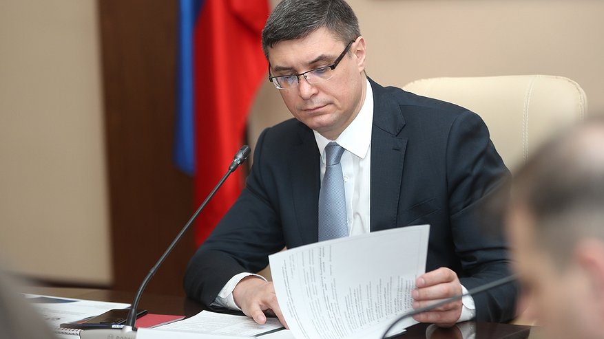 Главная картинка новости: Авдеев наградил медалями "За трудовые заслуги" пятерых жителей Владимирской области