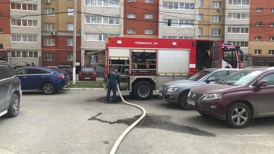 Главная картинка новости: Во Владимире загорелась квартира в жилом доме на улице Мира