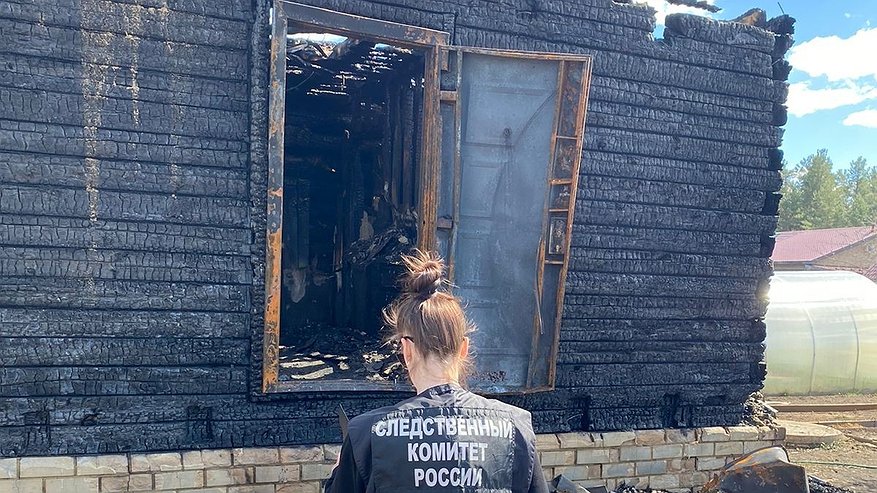 Главная картинка новости: Региональный Следком проводит проверку по факту обнаружения останков отца и сына при пожаре в Гусь-Хрустальном районе