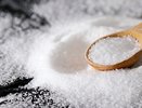 Посыпьте соль у порога и спите спокойно: старая хитрость актуальна и сегодня