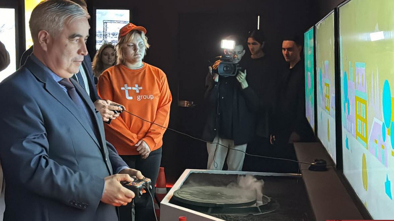 Главная картинка новости: Во Владимире открылся передвижной мультимедийный центр теплоэнергетики