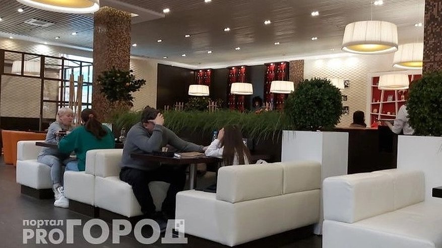 Главная картинка новости: Привычка за столом, выдающая низкий интеллект: что она говорит о человеке