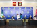 В Администрации Коврова наградили школьницу за помощь во время пожара