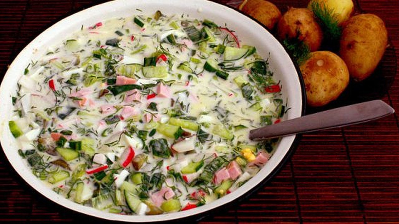 Главная картинка новости: "Натворит бед со здоровьем": окрошку запретили при некоторых обстоятельствах