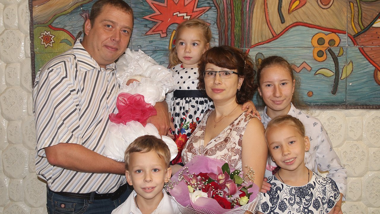 Главная картинка новости: Александр Авдеев пообещал закрепить тренд на многодетность