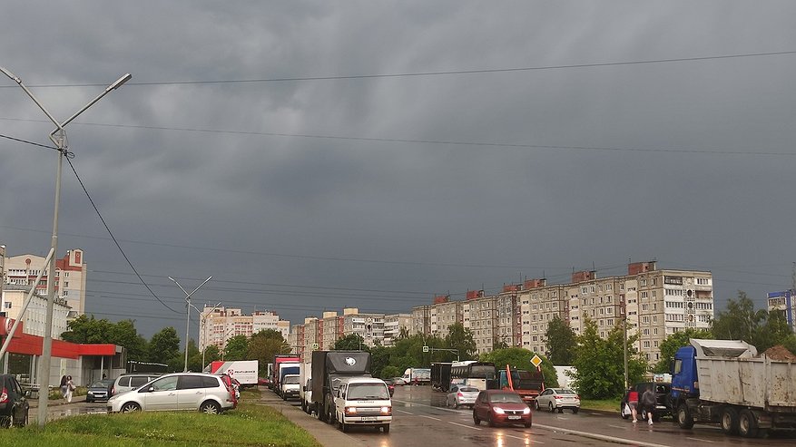 Новый прогноз погоды на грядущую неделю: нам пообещали мощный ливень с грозой