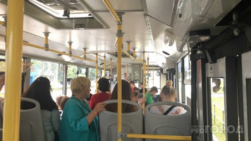 Главная картинка новости: Владимир Путин запретил высаживать инвалидов и детей из автобусов